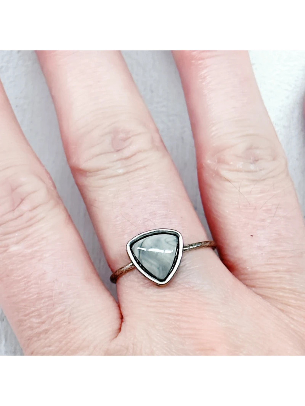 179u. Olive Pewtertone Ring Size 8